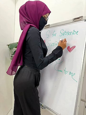 Syalifah's 4th of July Fireworks: Wild Uni Celebration with Big Tits & Sassy Moves'