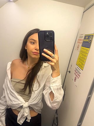 Naughty College Girl Flashes Her Juicy Tits Mid-Flight – Exclusive OnlyFans Tease!'