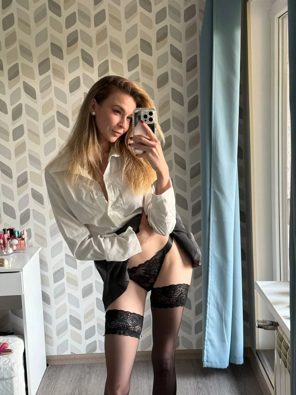 Hot Uni Chick Samantha Rouge Ready to Fuck & Take Off Her Clothes picture 1 of 1
