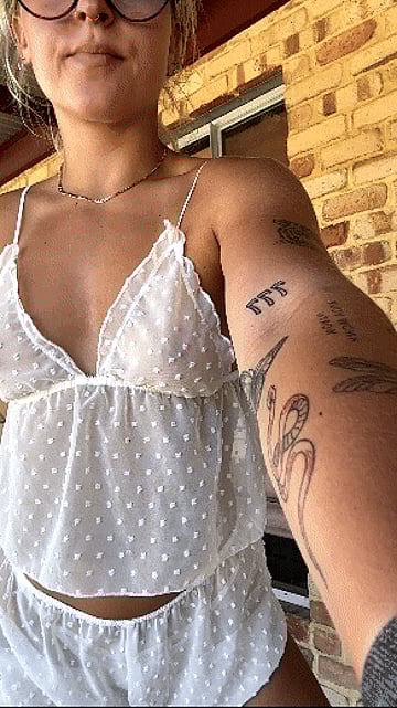 Say 'yes' if you're over 20 and I'll probably send you my nudes - Hot Uni Adventure with Charlie Taylor'