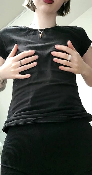 Yes If You're Over 30 & Want My Dirty College Nudes - Anora's Naughty Offer'