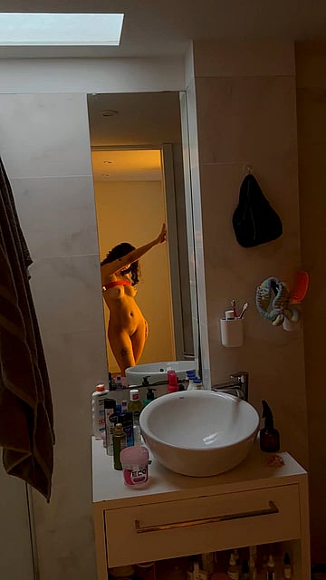 Dorm Room Desires: Lari Rossi's Wild Solo Session'