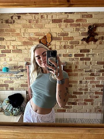 If your inbox is open for my nudes.. Say Yes and I'll send them (12 hrs only)'