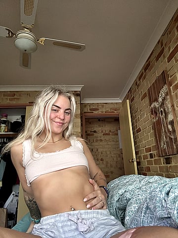 Fuck yeah! 132 lucky bastards get my first nudes – just say 'yes' and cum for me!'