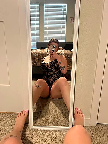 Daring Classroom Fuck: Watch Me Tease My Pussy Under the Desk'