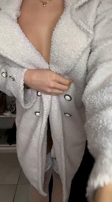 Isolde's Naughty Surprise: Big Tits & Ass Amateur Fuck Fest'