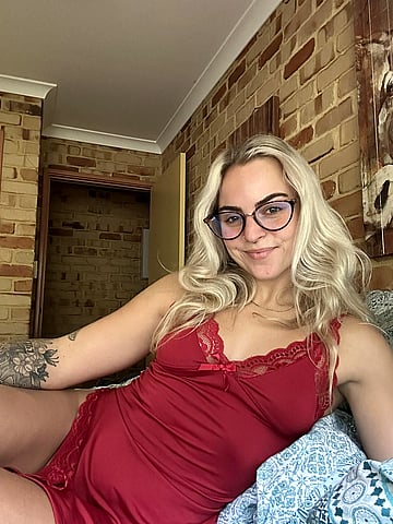 YES to Nudes from Charlie Taylor 🍑 - Quick Before They're Gone!'