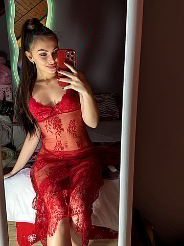 Naughty Uni Girl Sophia Reed✨ Sends You Nudes After Promising - Watch Her Wild Side!'