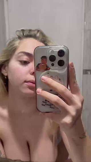 Sizzling Hot College Girl Sends Nudes to Random Redditor - First 70 Get a Taste!'