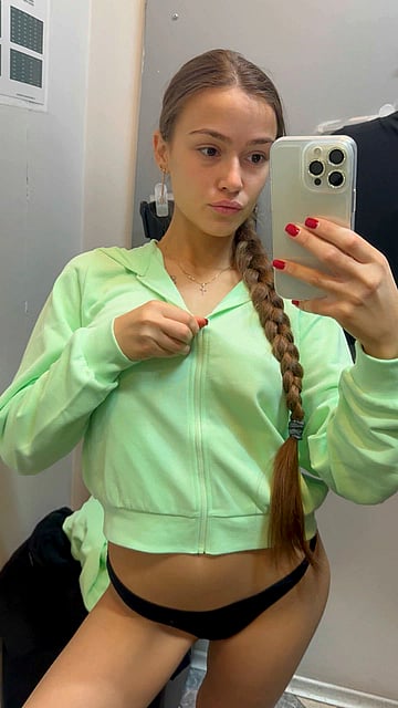 Lisa's Horny Changing Room Adventure: Big Tits & Teen Lust'