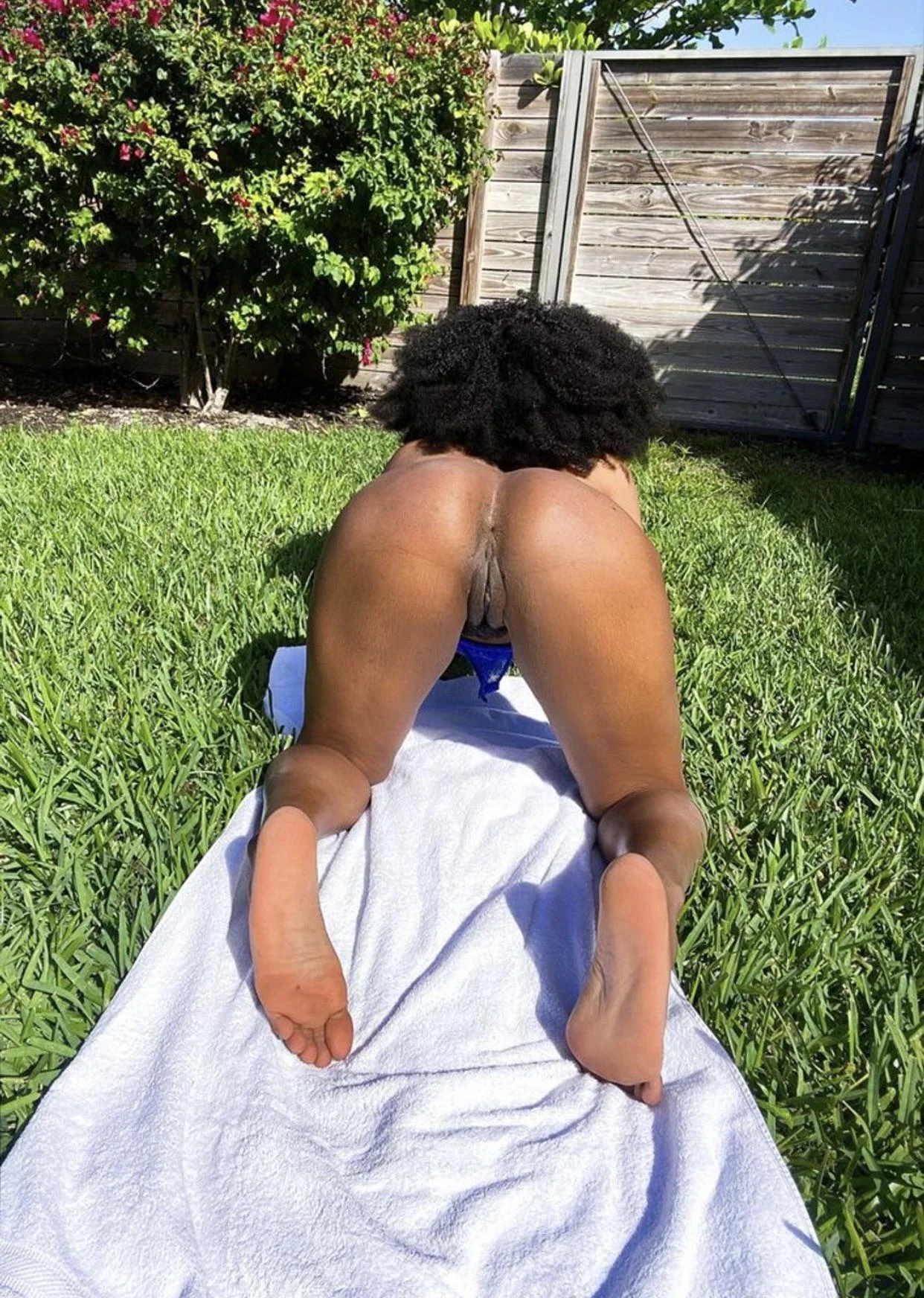 U coming over - Watch Bush Queen Zee's Wild University Flirt picture 1 of 1