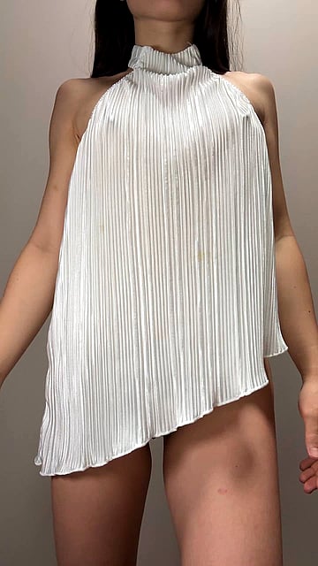 If I was your roommate, would you dare to make a move on me?'