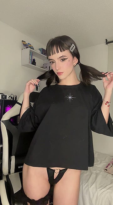 Fuck YES! Morning Nudes from Your Goth Uni Fantasy - Camiila ✨'