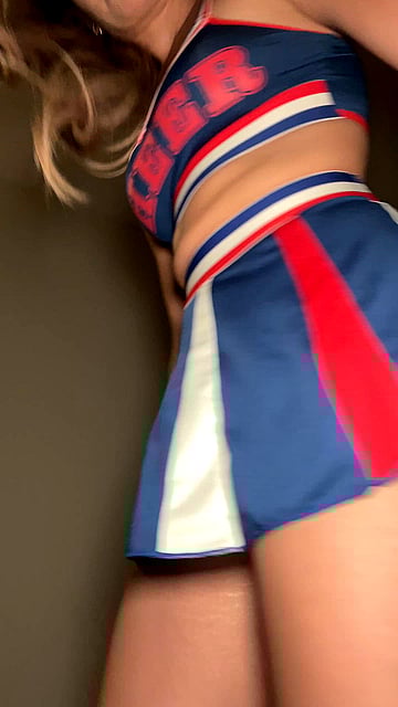 Mia's Dripping Wet College Adventure - Watch Me Get Soaked in This Video!'