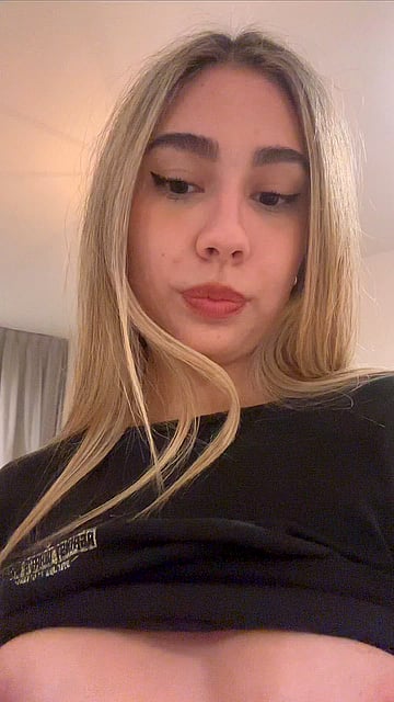 Seniors Wanted: Let's Breed This Freshman Pussy Raw!'