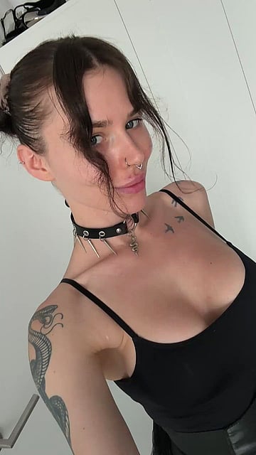 Bare & Wet: My Panty-Free College Pussy Adventure'