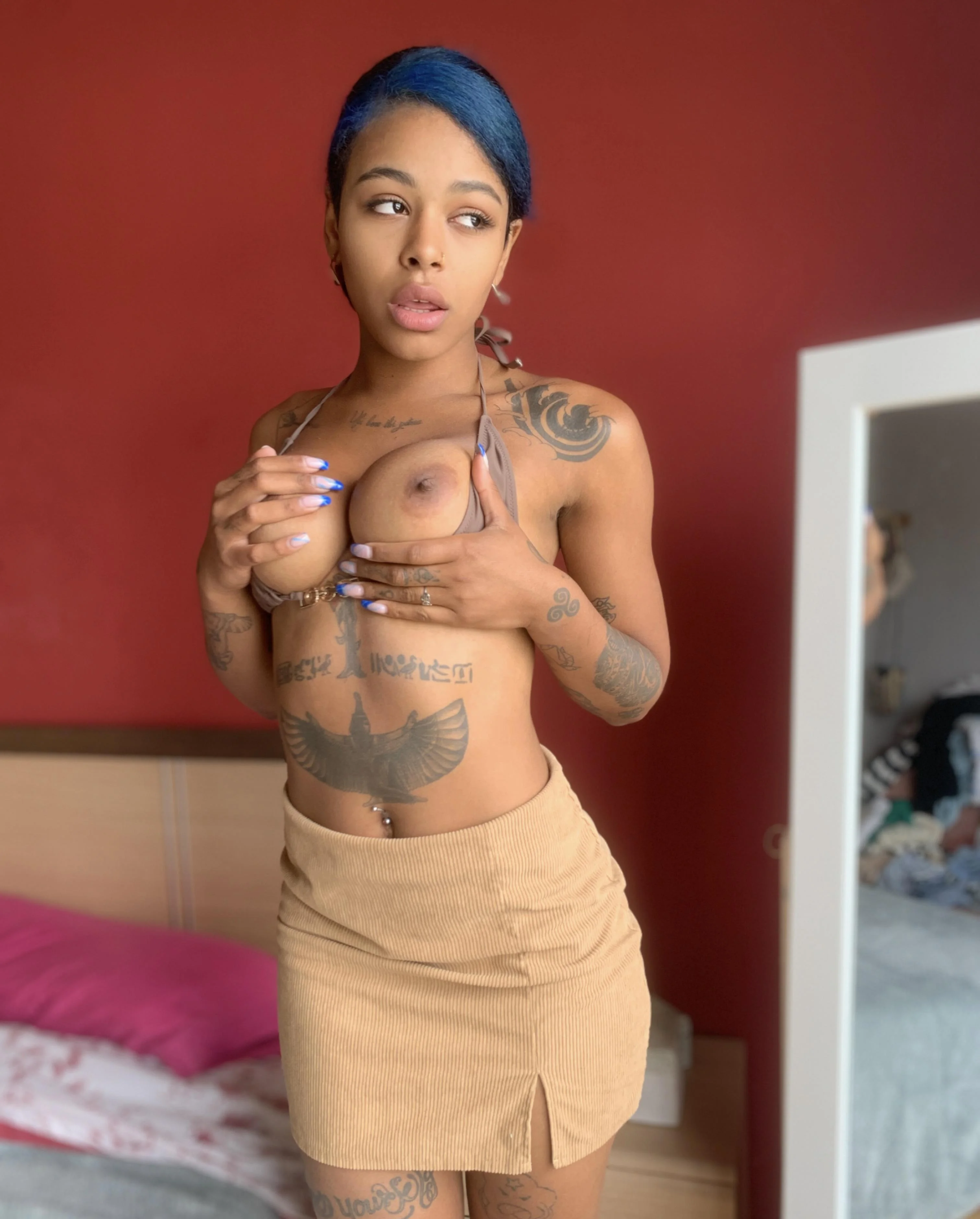 I'm Cleopathra the horny college slut, waiting to flood your inbox with my juicy nudes - say YES now! picture 1 of 1
