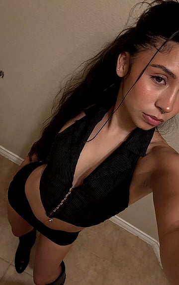 Help Me Study: Maktheteaser's Wet College Pussy Pic That'll Make You Jerk Off'