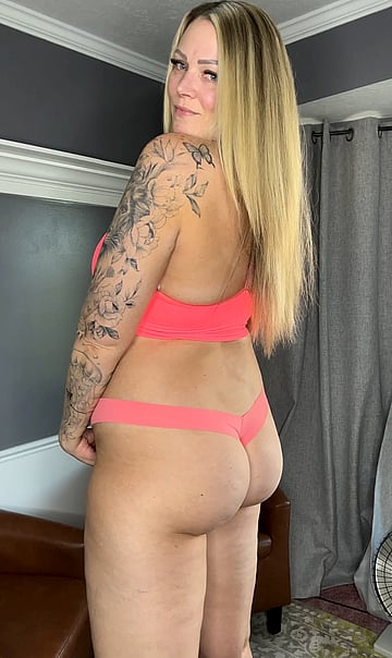 Slutty Haley's Juicy Pussy Pic - Cum Taste This College Pussy!'