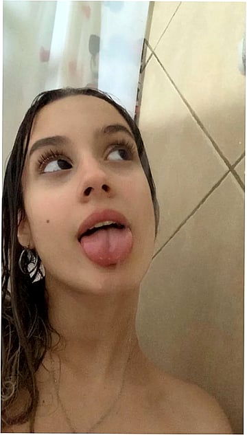 18F Slutty College Girl Shows Off Her Juicy Pussy and Fat Ass - Amateur University Nudes'