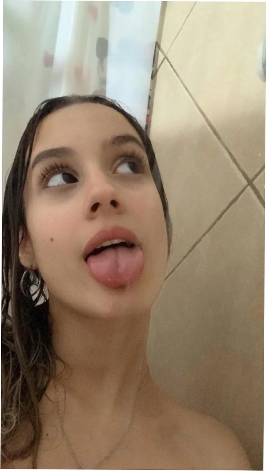 18F Slutty College Girl Shows Off Her Juicy Pussy and Fat Ass - Amateur University Nudes picture 1 of 1
