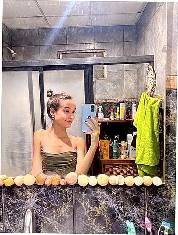 18F I've been good all day... but now this restless pussy needs some fucking attention'