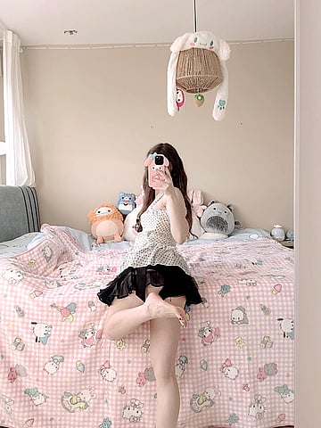 Queen Lily's Dorm Room Tease: Wet College Slut Begs for Your Cock'