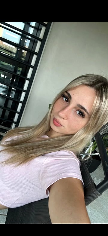 Naughty College Freshman Teases with Her Tight Wet Pussy - Fuck Me Hard!'