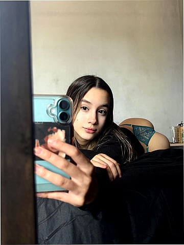 Fucking Hot 18F College Slut Reveals Her Juicy Pussy Pic - Emma's Heart is Racing!'