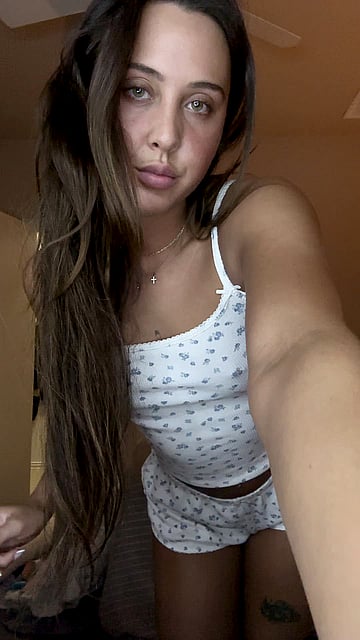 Friday Night Fuckfest: My Juicy College Pussy Awaits Your Cock - Don't Miss This Hot Amateur Vid!'