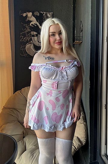 Cum-Guzzling Sorority Slut Begs for a Creampie'