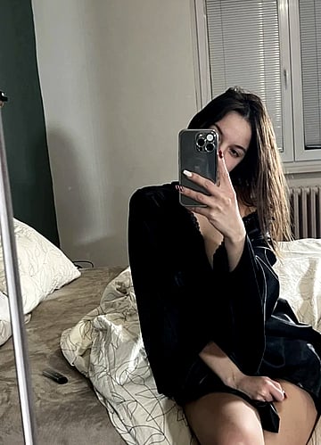 College Slut Craves a Savage Fuck - Amateur Pussy Pic'