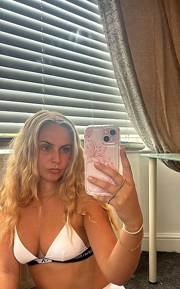 Filthy College Slut Begs for Daddy's Cock in This Explicit Campus Pic'