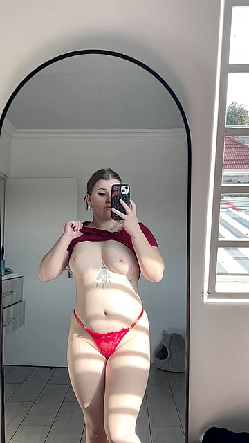 Curvy College Cutie Emma's Juicy Body Reveal - Watch My Tits Bounce and Get Me Wet!'