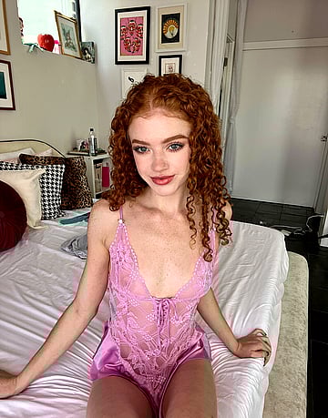 This ginger babe's got a fiery kitty and she's craving your attention — watch me get wild and wet!'