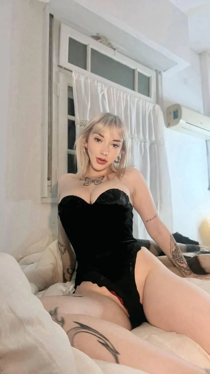 Home Alone Dorm Fuck - Lola's Horny College Adventure picture 1 of 1