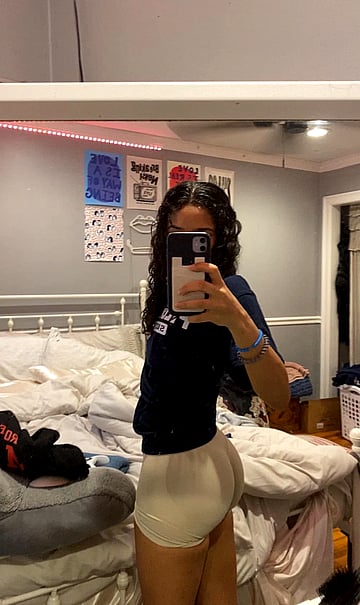 Sofia's Fucking Wild College Pussy Pic - You Wanna Toss Me Around?'