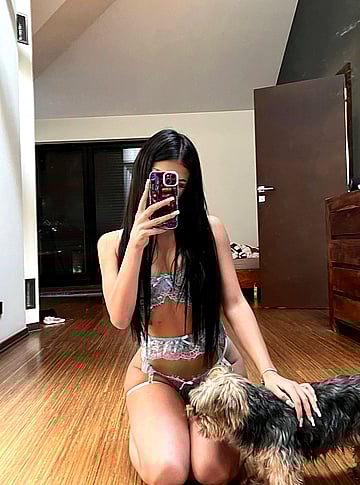 Daisyy's Spicy Mirror Moment: Cute College Fuckdoll Shows Off Her Naked Body'