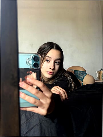 Fucking Horny Uni Chick Emma's Hand-Shaking POV Pussy Pic - Soaking Wet & Dripping for You'