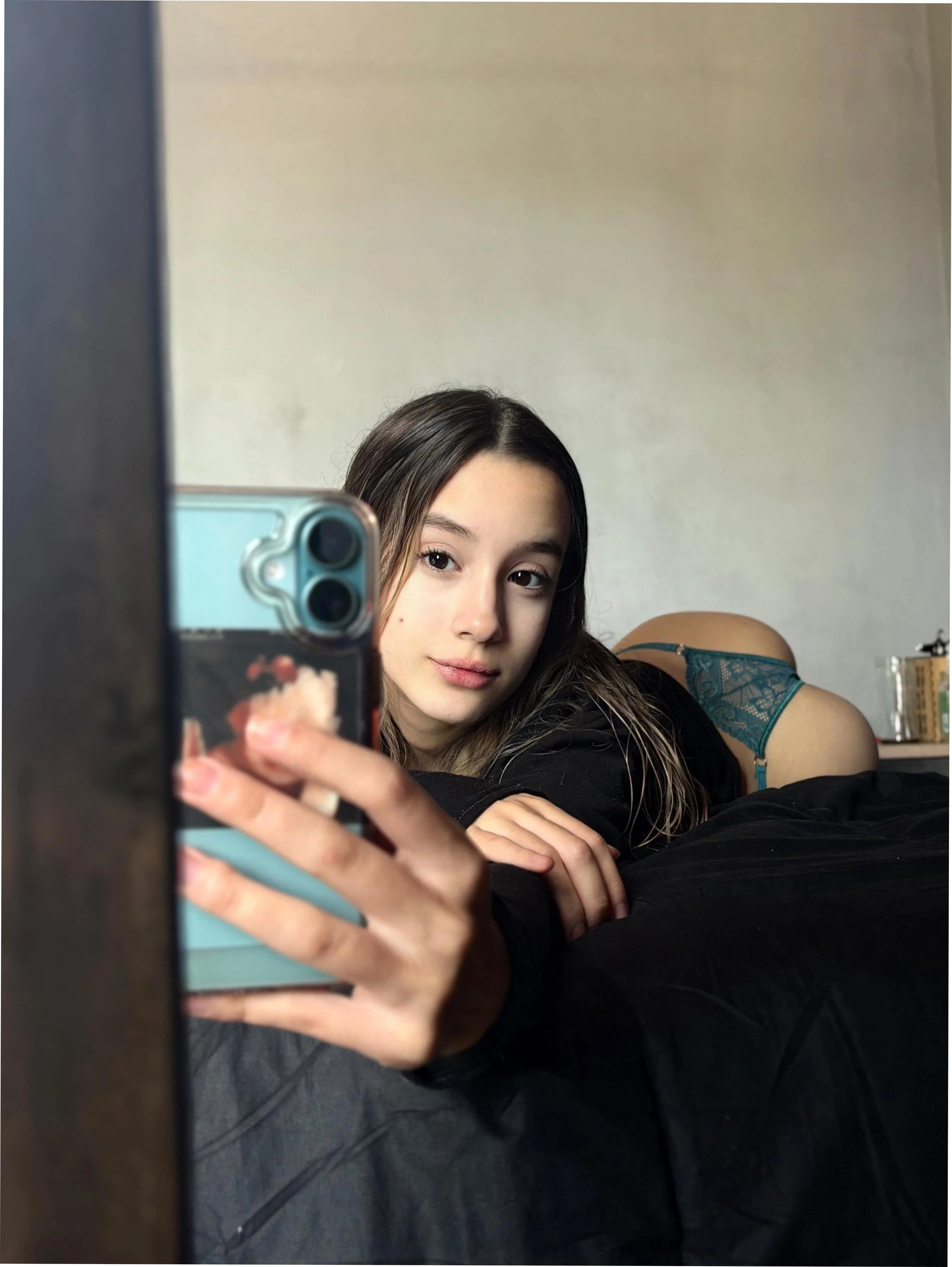 Fucking Horny Uni Chick Emma's Hand-Shaking POV Pussy Pic - Soaking Wet & Dripping for You picture 1 of 1