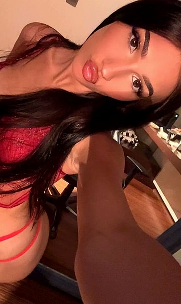 Quiet but I've Got a Wild Side: Daisyy's Nude University Fuck Doll Pic'