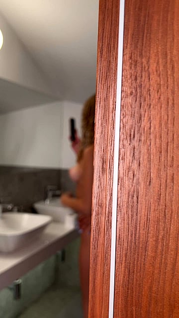 Peeping at Cute College Girls on Vacation: Zoey's Private Amateur Fuck Fest'