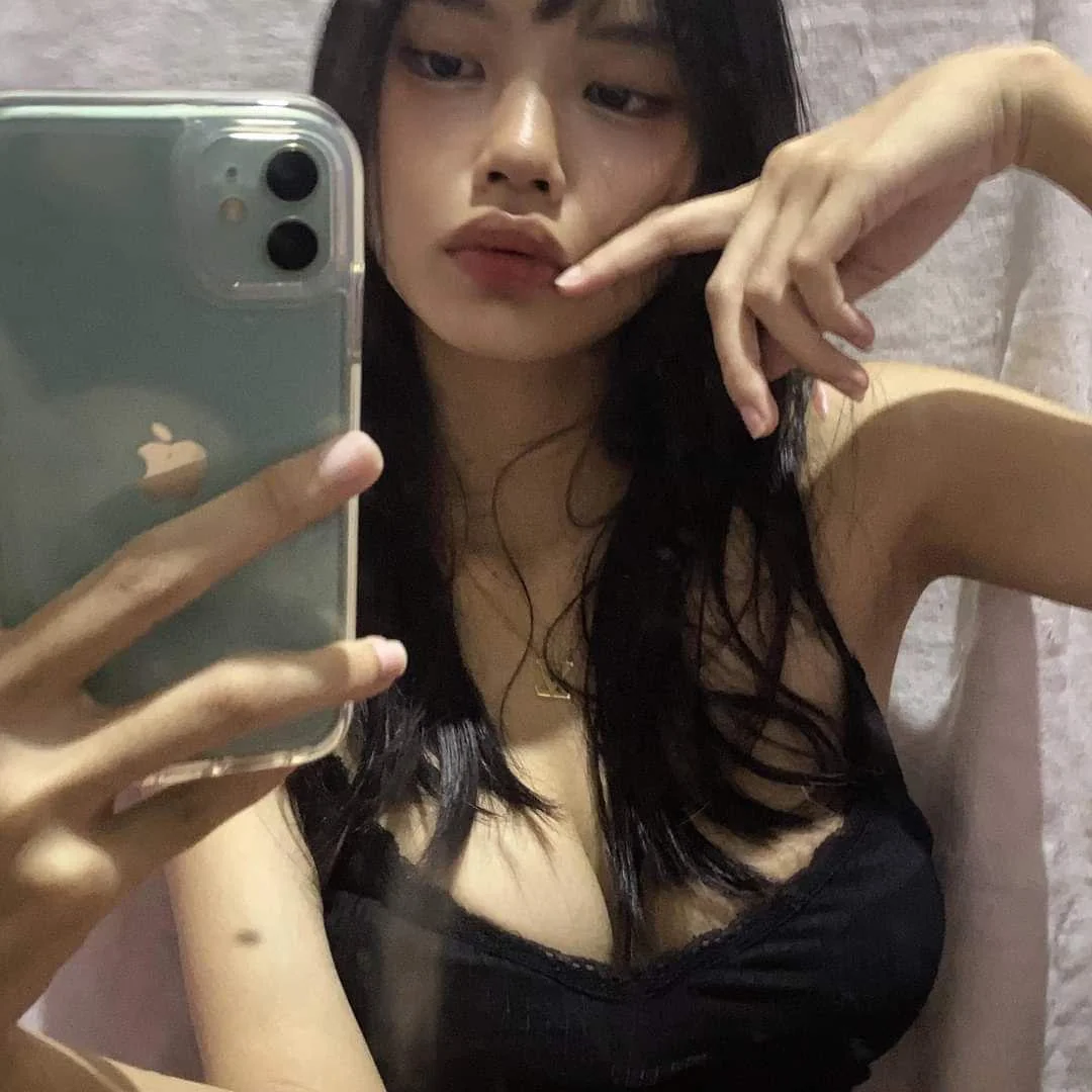 do y'all like a little cute asian girl like me? picture 1 of 1