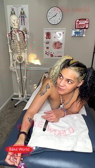 Baddie Bake World's Freaky Massage - Watch Me Get Wild & Wet'