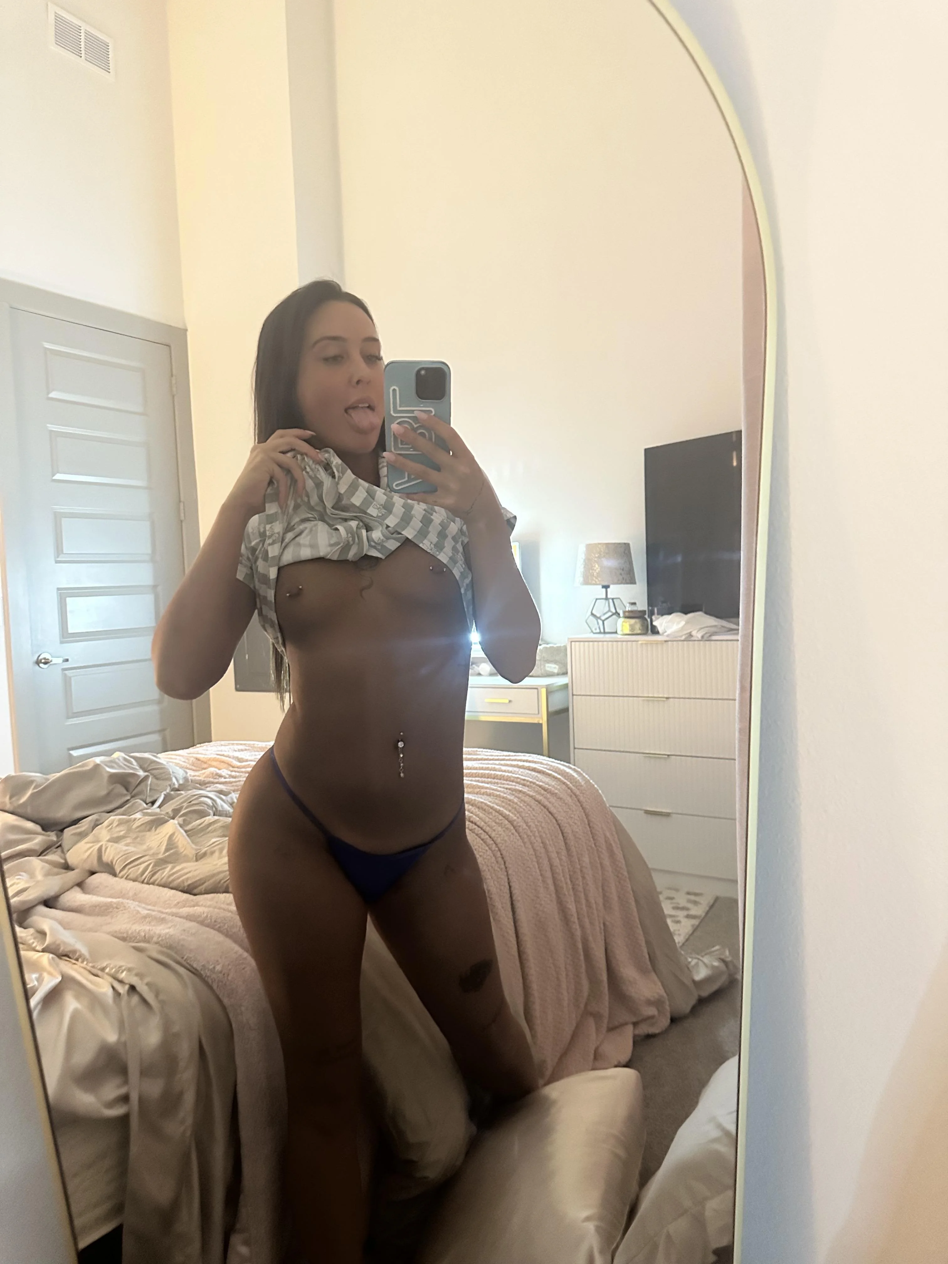Fuck My Ex's Opinion, I'm a Gorgeous College Slut Showing Off My Hot Body in This Dirty Pic picture 1 of 1
