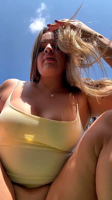 Sofia's Wild Uni Day: No Panties, Big Tits Out & Pussy on Display'