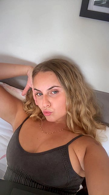 Tiny 19-Year-Old College Slut Begs for Your Cock - Watch Me Gag on Big Dick in This Hot Pic!'