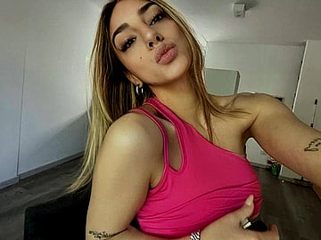 Would You Fuck Me in the Lab? Horny College Slut Awaits Your Cock'