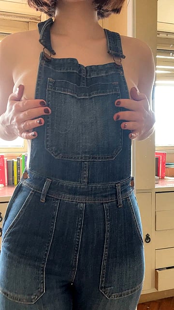 Fuck my huge natural tits and watch them jiggle in this hot college titty drop video!'