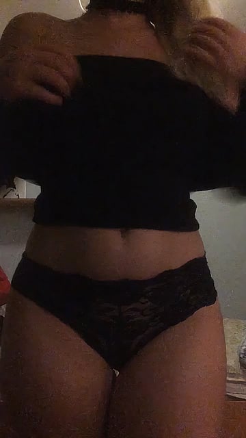 Braless Blonde Tease: My Natural Tits and Ass for You, Old Pervs'